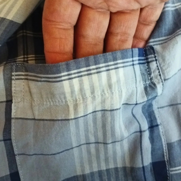 NEW Hollister 100% cotton lightweight raw hem plaid button down medium N… - Picture 6 of 7